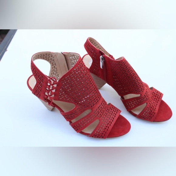 NWOT Vince Camuto Sandals - Picture 2 of 11